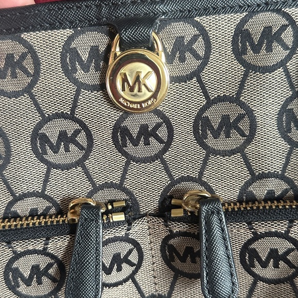 Michael Kors monogram shoulder bag - Picture 6 of 7